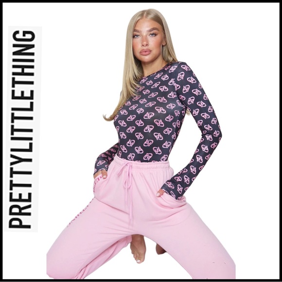 NWT PRETTYLITTLETHING BLACK PINK LOGO PRINT LONG SLEEVE THONG CUT BODYSUIT Sz 6 - Picture 2 of 8